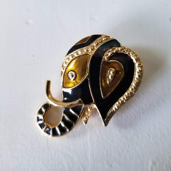 ๐ JEWELLERY 2/$25๐ Vintage brooch - tusked elephant head - Picture 1 of 2